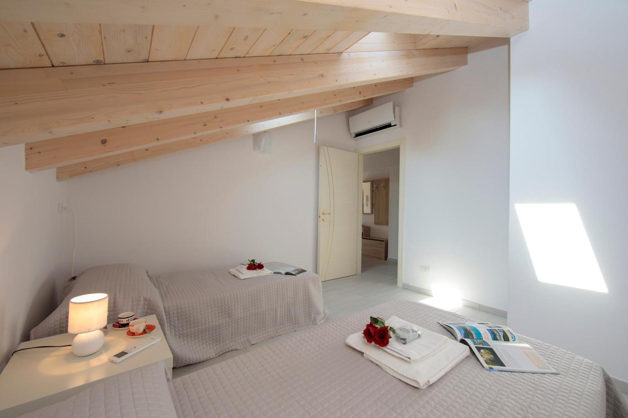 Silver Lake Apartment - Happy Rentals Angera Exterior foto