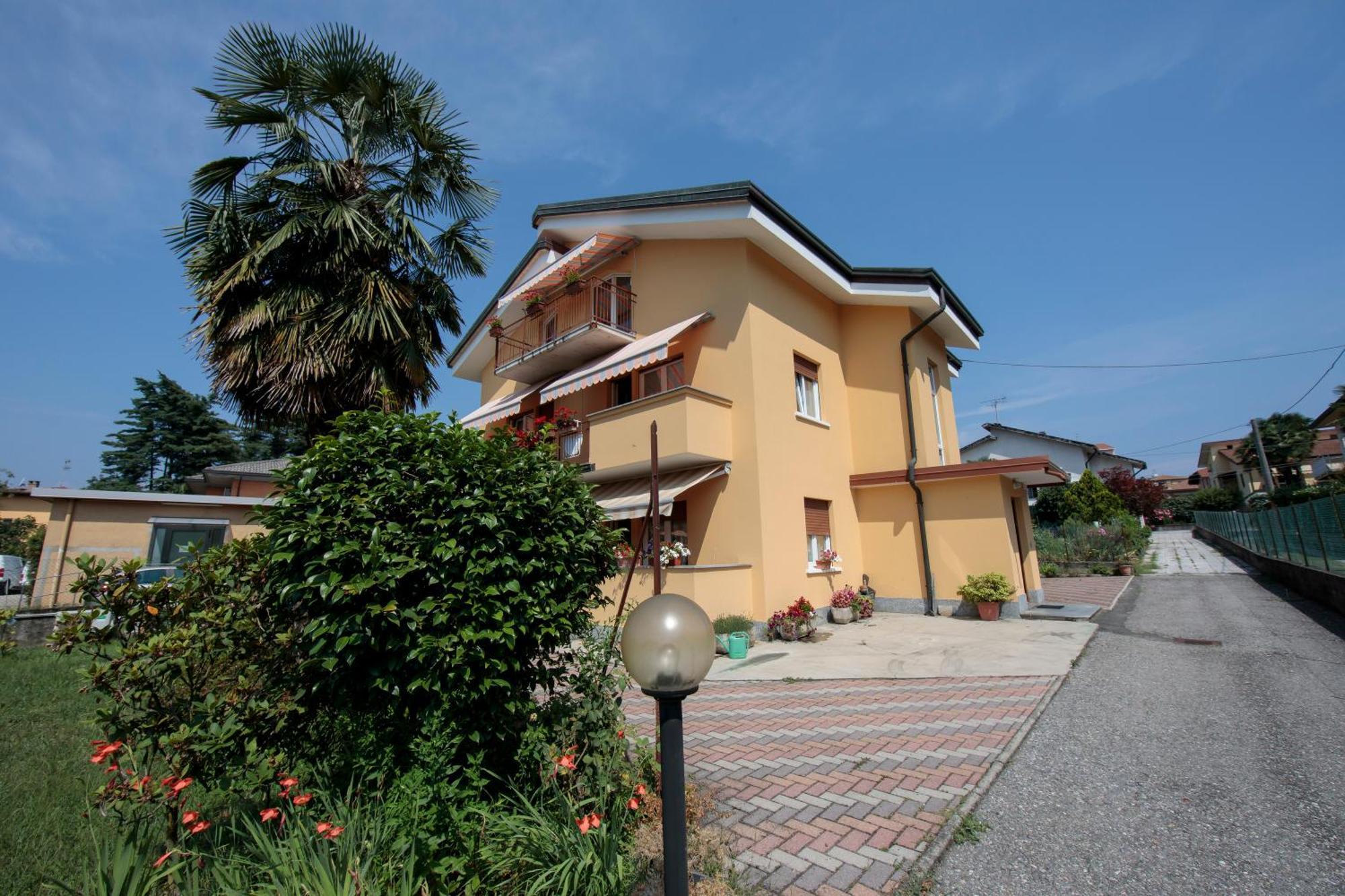Silver Lake Apartment - Happy Rentals Angera Exterior foto